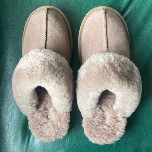 UGG Cozy II Slippers in Caribou